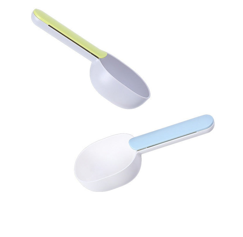 Pet food scoop